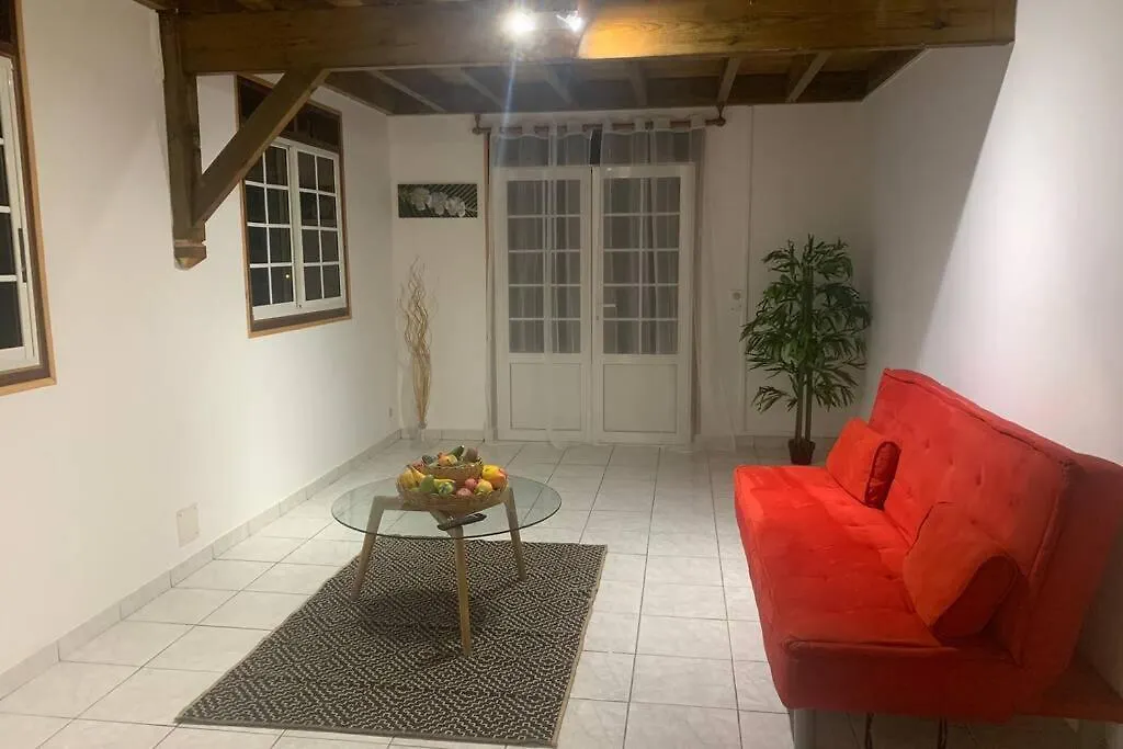 T2 Spacieux Et Moderne - Rue De Bachelier 97115 Сент-Роз 0*,